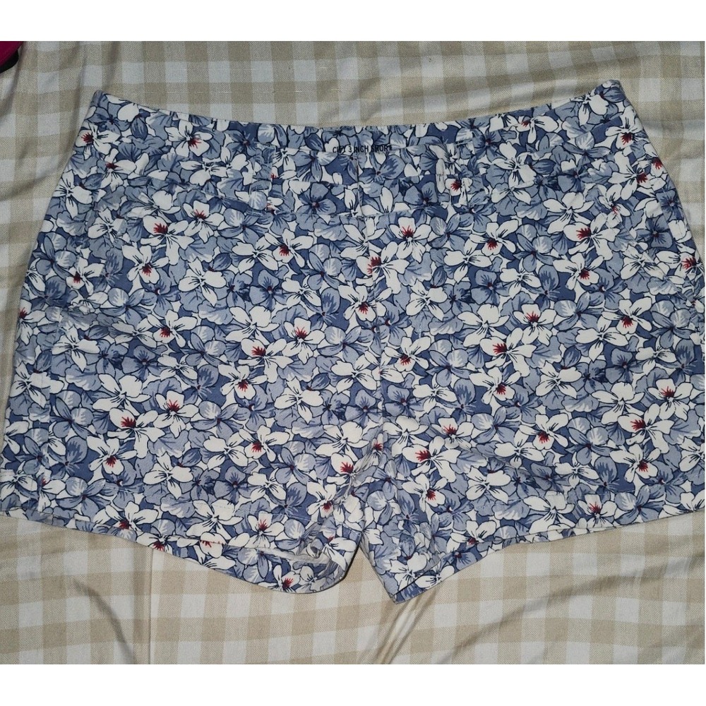 Khakis by Gap Womens Blue White Floral City 3 Inch Shorts Size 4 Mid Rise Summer - Picture 1 of 4